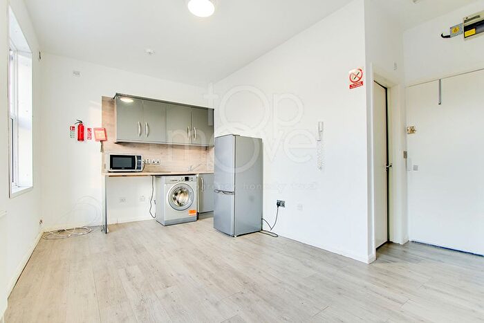 1 Bedroom Studio To Rent In Woodside Road, Croydon, SE25