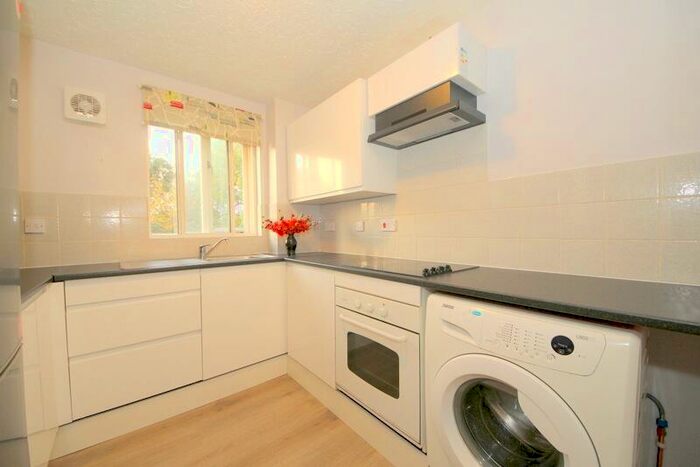 2 Bedroom Flat To Rent In Ashfield Road, Southgate, N14
