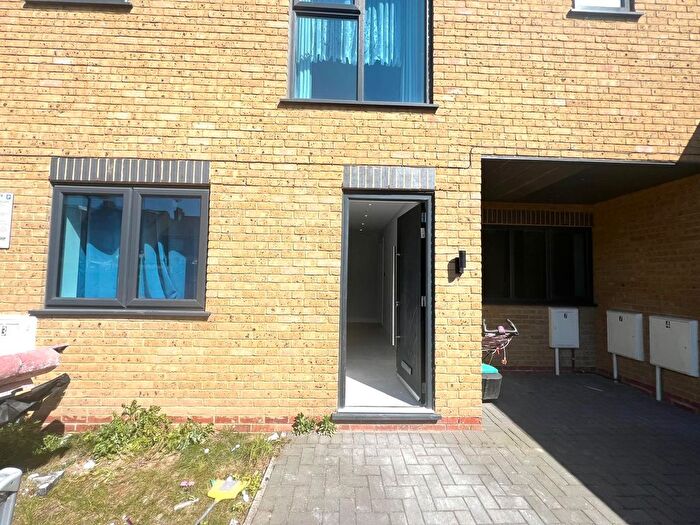 2 Bedroom Flat To Rent In Norwood Road, Southall, UB2