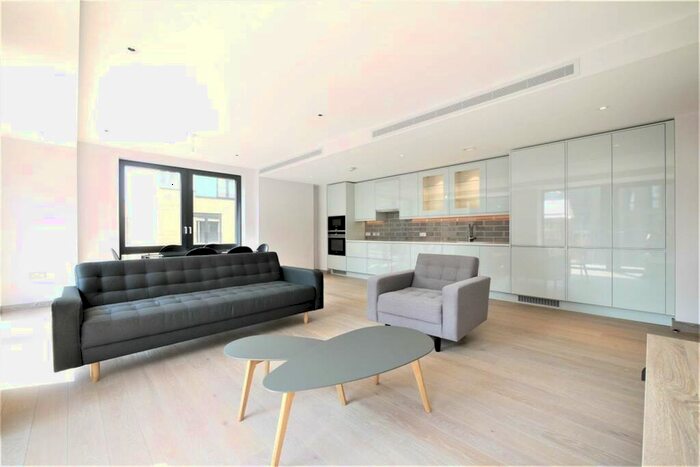 3 Bedroom Flat To Rent In Drapers Yard, London, SW18