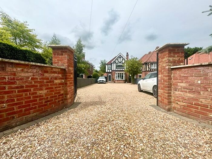 3 Bedroom Detached House For Sale In Scartho Road, Scartho, DN33