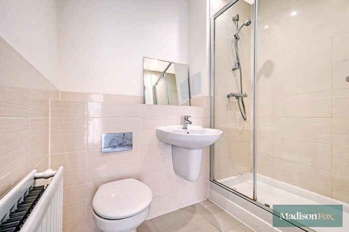 2 Bedroom Flat For Sale In Handley Page Road, Barking, IG11