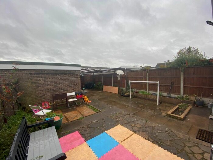 3 Bedroom Property To Rent In Welbourne Gardens, Bedford, MK42