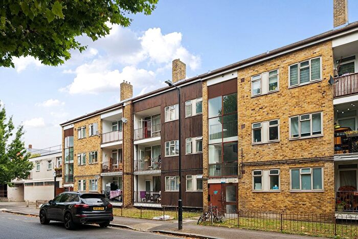 2 Bedroom Flat To Rent In Cooks Road, Kennington, SE17