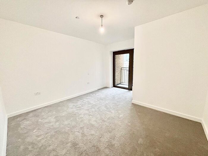 1 Bedroom Flat To Rent In Caroline Street, Limehouse, E1