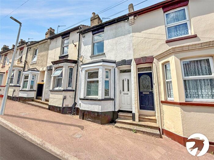 3 Bedroom Terraced House To Rent In Castle Road, Chatham, Kent, ME4