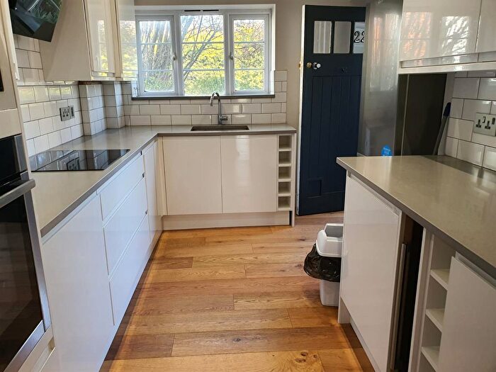 2 Bedroom Flat For Sale In Aylmer Road, East Finchley, N2