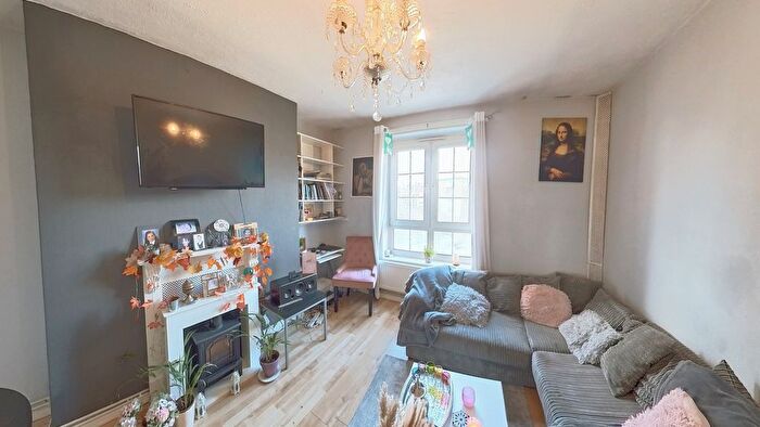 2 Bedroom Flat For Sale In Prusom Street, London, E1W
