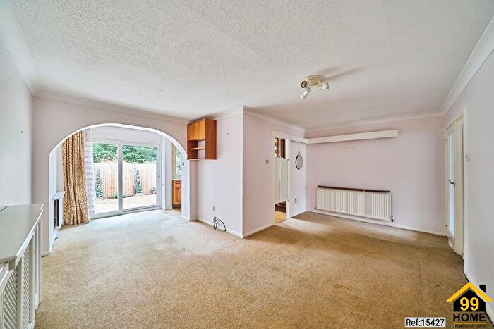 4 Bedroom Terraced House For Sale In Murdoch Close, Staines-Upon-Thames, Middlesex, TW18