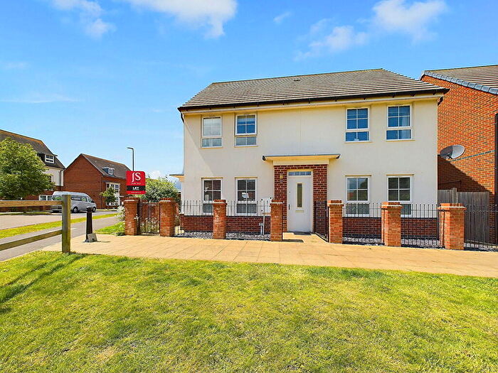 4 Bedroom Detached House To Rent In Ernest Fitches Way, Littlehampton, BN17
