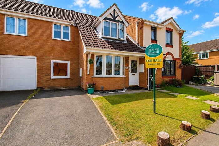 3 Bedroom Town House For Sale In Shaw Avenue, Normanton, WF6