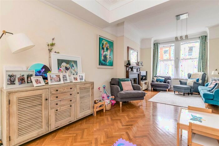 3 Bedroom Detached House To Rent In Gaskarth Road, London, SW12