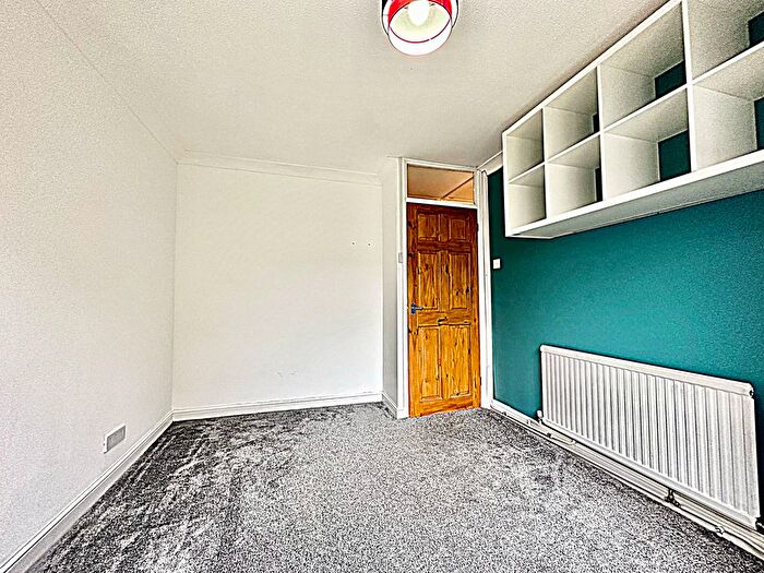 2 Bedroom Bungalow To Rent In Washburn Close, Bedford, MK41
