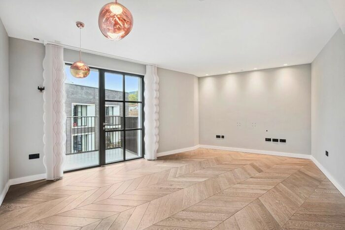 2 Bedroom Flat To Rent In Cleveland Street, Fitzrovia, W1T