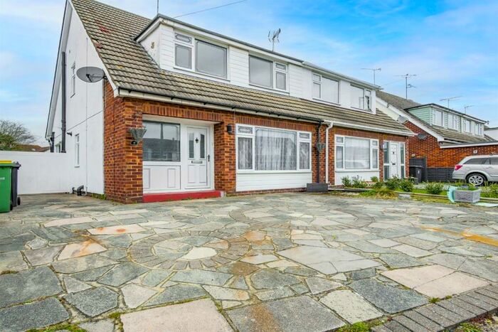 3 Bedroom Semi-Detached House To Rent In Bedroom Semi Detached House In Hockley Town, SS5