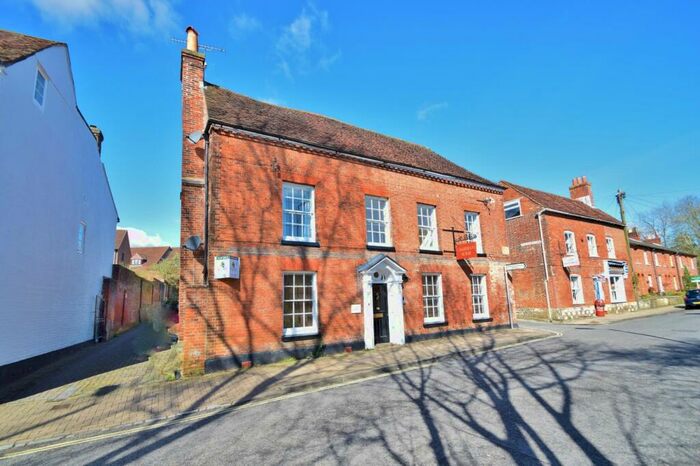 2 Bedroom Flat To Rent In Winchester, SO23