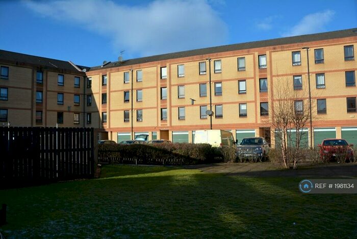 2 Bedroom Flat To Rent In Middlesex Gardens, Glasgow, G41
