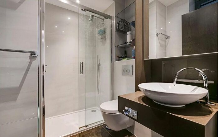 2 Bedroom Flat To Rent In Chronicle Tower, B City Road, London, EC1V