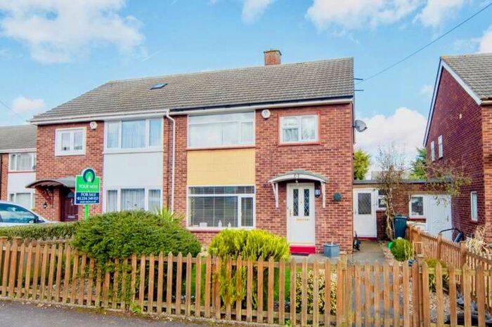 3 Bedroom Semi-Detached House To Rent In Cornland, Bedford, Bedfordshire, MK41