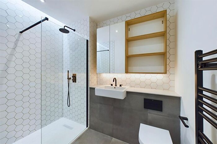 1 Bedroom Flat To Rent In Park View, London, TW8