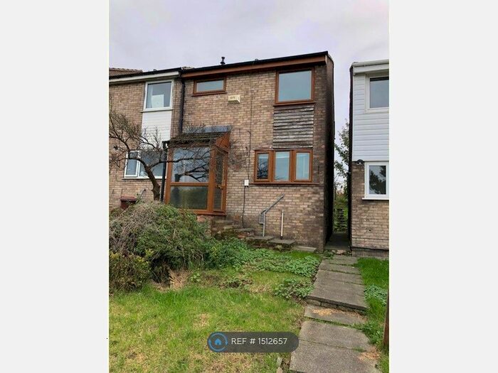 3 Bedroom Semi-Detached House To Rent In Hillside Close, Blackburn, BB1