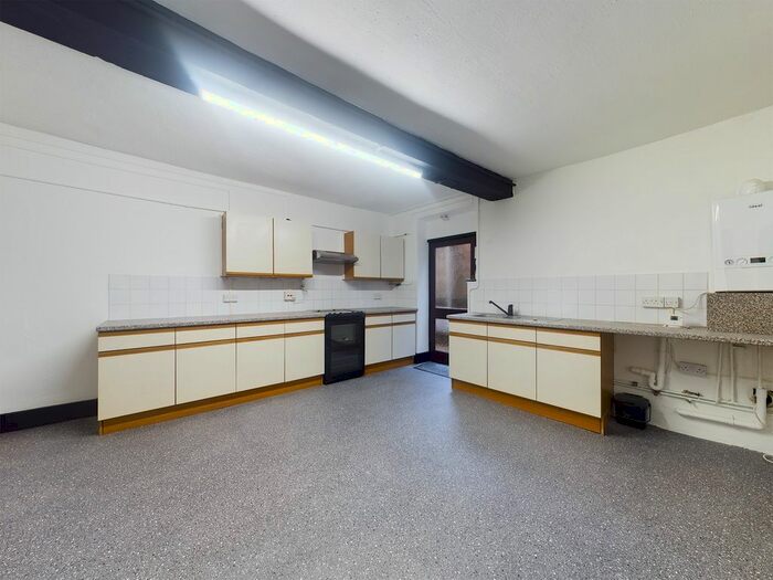 4 Bedroom Flat To Rent In High Street, Tewkesbury, GL20