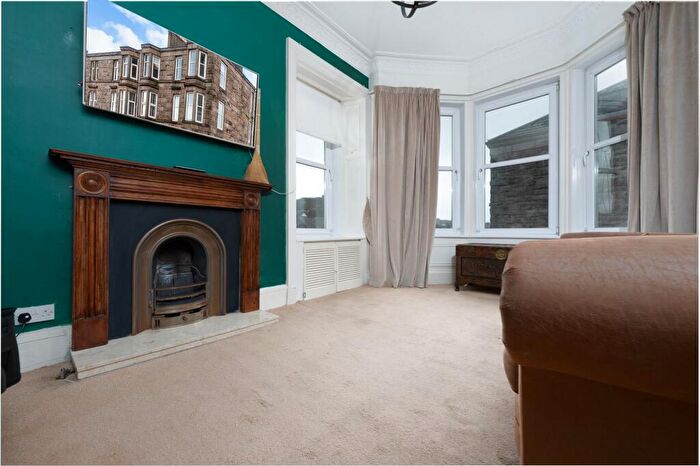 1 Bedroom Flat To Rent In Castle Gardens, Gourock, PA19