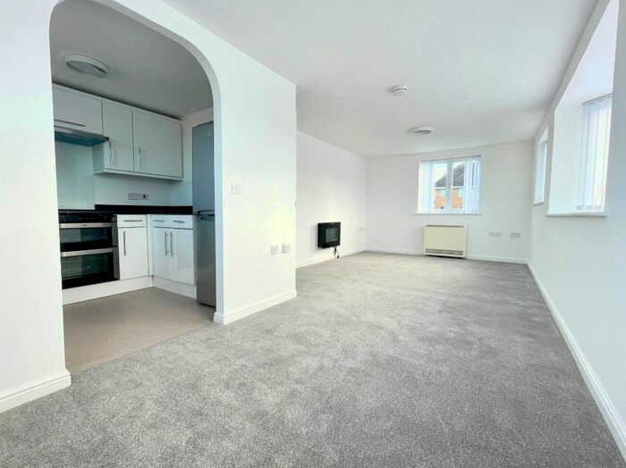 1 Bedroom Flat To Rent In Lloyd Close, Cheltenham, GL51