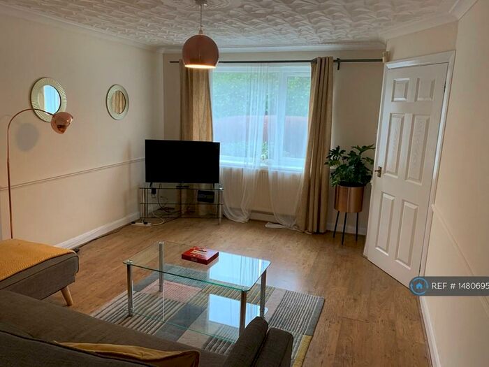 3 Bedroom Semi-Detached House To Rent In Forrabury Avenue, Bradwell Common, Milton Keynes, MK13