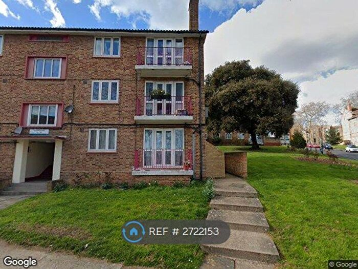 2 Bedroom Flat To Rent In Champion Hill, London, SE5