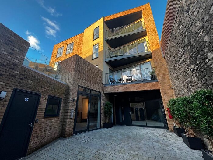 2 Bedroom Flat To Rent In High Street, Portishead, BS20