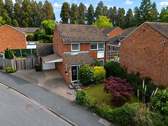 3 Bedroom Detached House For Sale In Inglewood Avenue, Camberley, Surrey, GU15