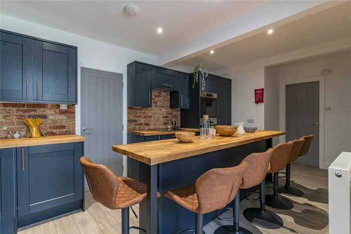 6 Bedroom Semi-Detached House To Rent In Stoke Hill, Exeter, Devon, EX4