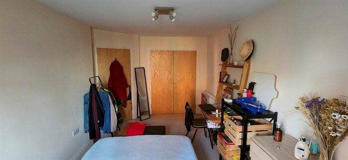 1 Bedroom Flat To Rent In High Street, Uxbridge, UB8