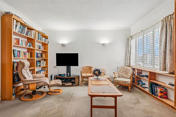 1 Bedroom Flat For Sale In Homecross House, London, W4