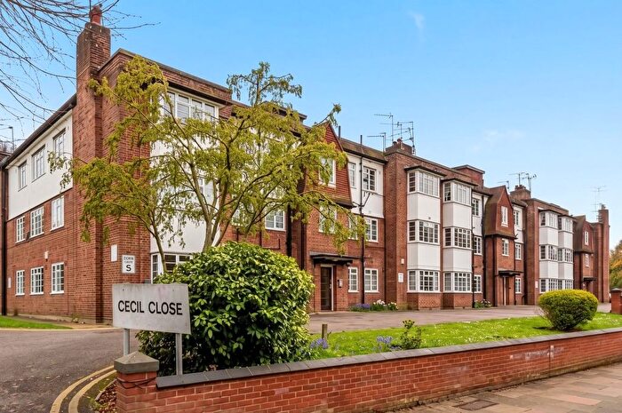 3 Bedroom Flat To Rent In Cecil Close, Ealing, W5