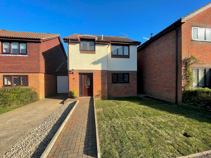 3 Bedroom Link Detached House To Rent In Ventnor Close, Eastbourne BN23