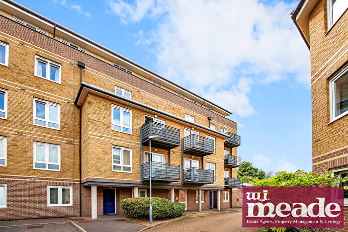 2 Bedroom Flat To Rent In Rosegate House, Bow, E3