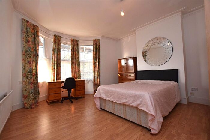 3 Bedroom Flat To Rent In Fairbourne Road, London, N17