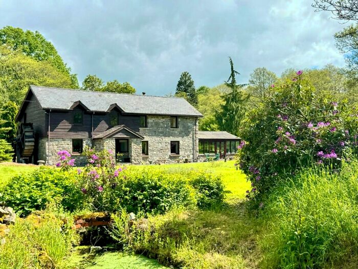 4 Bedroom Detached House For Sale In Nant Glas, Llandrindod Wells, Powys, LD1