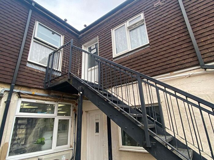 2 Bedroom Flat To Rent In Main Road, Hoo, Rochester, Kent, ME3