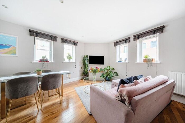 2 Bedroom Flat To Rent In Strath Terrace, Battersea, London, SW11