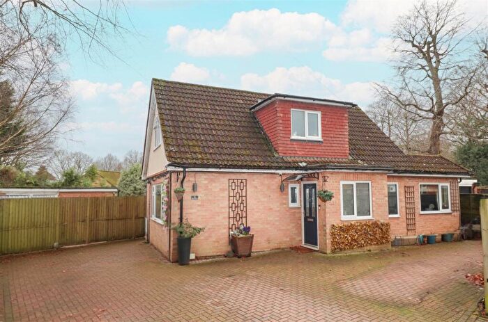 5 Bedroom Detached House For Sale In The Covert, Farnborough, GU14