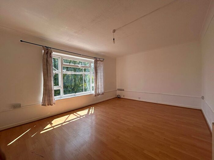 2 Bedroom Flat To Rent In Shrubbery Avenue, Weston-Super-Mare, BS23
