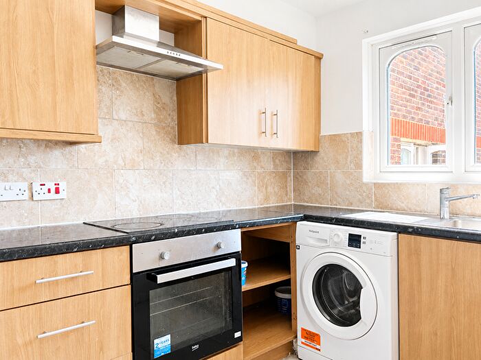 1 Bedroom Flat To Rent In Stirling Grove, Hounslow, Middlesex, TW3