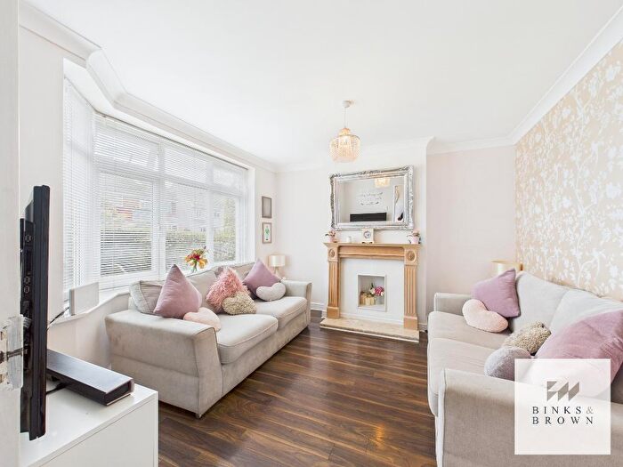 3 Bedroom Semi-Detached House For Sale In Woodbrooke Way, Corringham, Essex, SS17