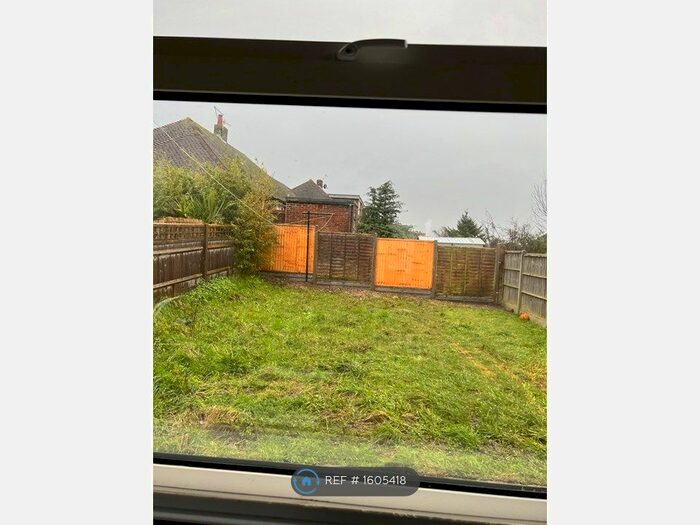 3 Bedroom Semi-Detached House To Rent In Kings Road, Southwick, BN42