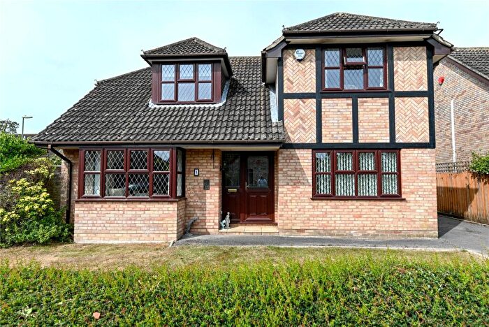 4 Bedroom Detached House For Sale In Larkshill Close, New Milton, Hampshire, BH25