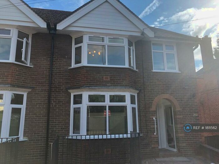1 Bedroom Flat To Rent In West Wycombe Road, High Wycombe, HP12