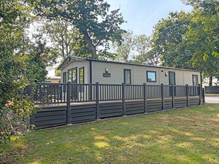2 Bedroom Park Home For Sale In Hoburne, Blue Anchor, TA24